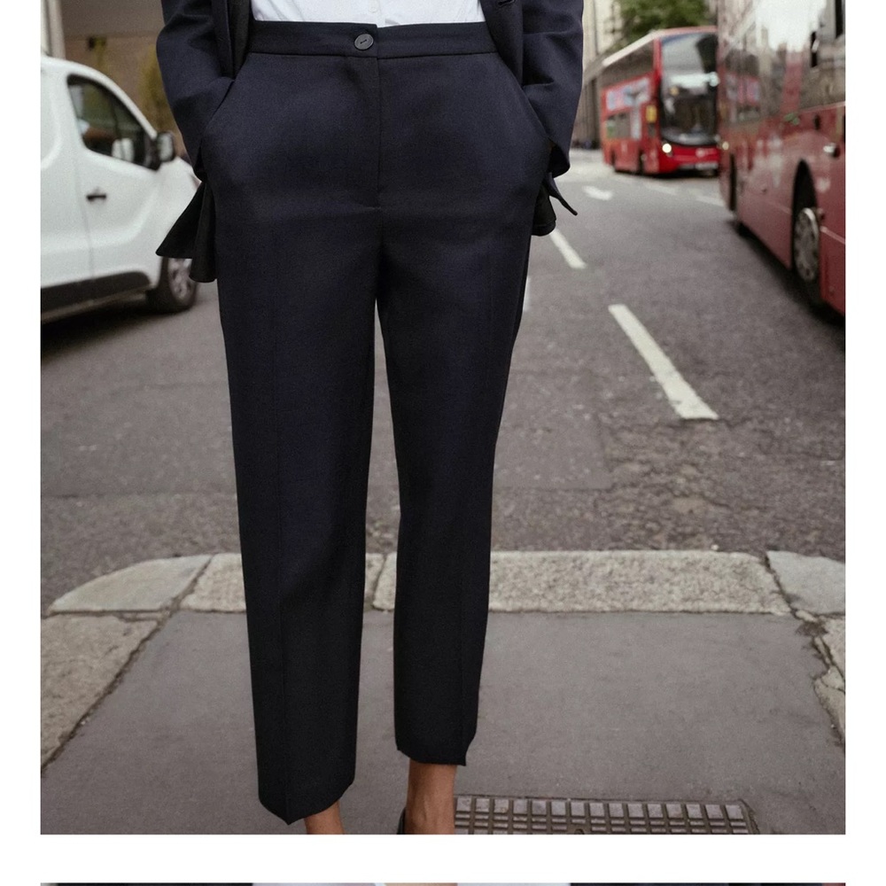 Zara Navy Cropped Women's Pants